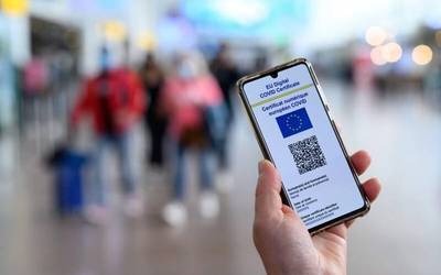 COVID-19 ziurtagiria eskuratzeko laguntza eskainiko die Beheko Plaza elkarteak edadetuei