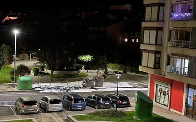 Berriro erre dituzte edukiontziak, Aretxabaletan