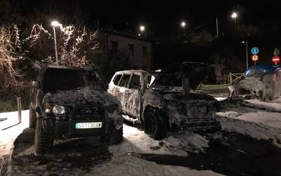 Eskoriatzako Udalak "irmoki gaitzetsi" du edukiontziak erre izana