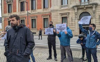 LABek eskatu du konfinatutako haurrak zaintzeko baimena "langile guztiei" zabaltzeko