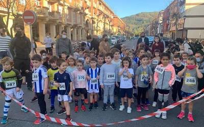 Haur eta gaztetxo ugarik parte hartu du San Silvestre lasterketan