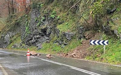 Ireki dute Azkoitia eta Urretxu arteko errepidea