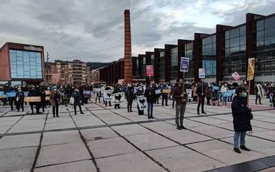 [ARGAZKI GALERIA] Presoen eskubideen aldeko kontzentrazioak egin dituzte Durangaldean