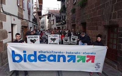 Euskal presoen eskubideen alde hainbat herritar atera dira plazara asteburuan