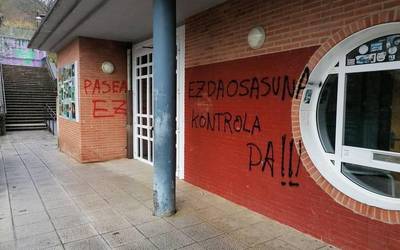 Aramaiok "atsekabe handiz" hartu du herria pintadaz josita ikustea