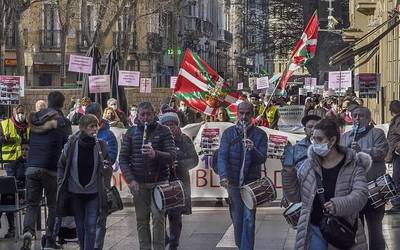 Milaka pertsona bildu dira pentsio duinen aldeko mobilizazioetan