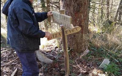 Ogeiturri eta Lizarraga arteko mendi ibilbideak markatuta