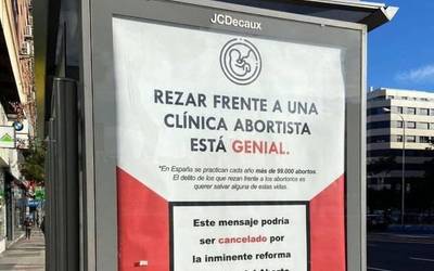 Gasteizko markesinetan abortuaren aurkako kartelak jarri dituzte