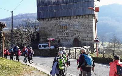 Urteko lehen ateraldia egin dute Donamarian Arkupeak elkarteko mendizaleek