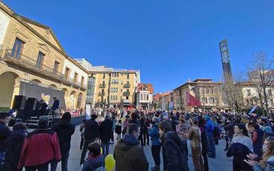 Izadi motxiladun ume bilakatu dutela salatu dute Algortan