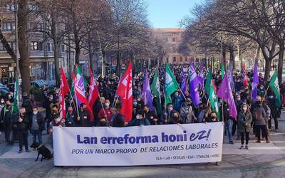 Lan erreformaren aurka elkarretaratzera deitu du gaurko euskal gehiengo sindikalak