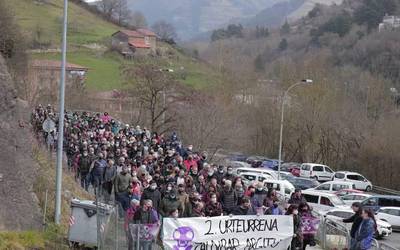 "Erantzukizunak argitzea" eskatu dute luiziaren bigarren urteurrenean deitutako manifestazioan