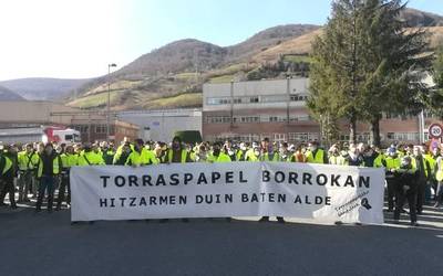 Larunbatean manifestaziorako deia egin dute Torraspapeleko langileek