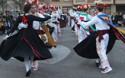 Berdintasunerantz pauso bat Luzaideko dantzetan