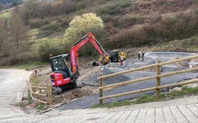 Zaleak 'pump track'-a probatzeko irrikaz daude