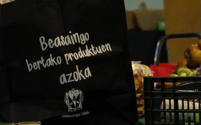 Beasaingo bertako produktuen azoka berezian loreekin apainketak egiten ikasteko tailerra egingo da