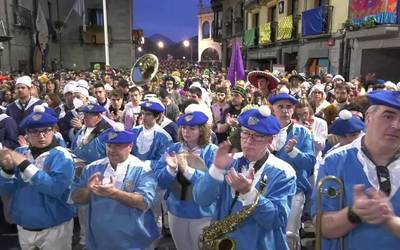 Eraso matxista salatzeko elkarretaratzeak  txiki utzi du Plaza Zaharra