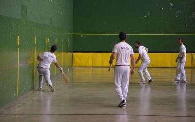 Pilota partidez gozatzeko aukera izango da frontoian gaur eta bihar