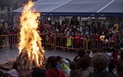 Mozorro eta su artean agurtu dituzte Inauteriak Amurrion