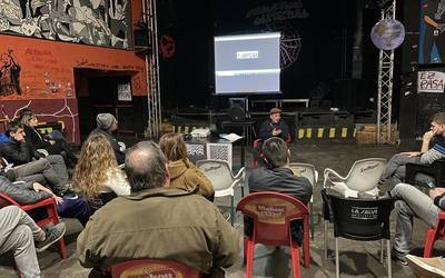 'Donbass, gerra Europaren bihotzean' dokumentaletik abiatuta, hitzaldia eskaini du Ibai Trebiñok