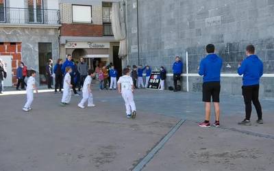 Berdel Pilota Festa eguna ospatu du Behar Zana Pelota Elkarteak