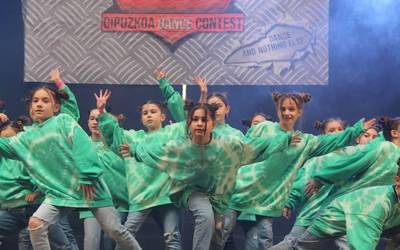 Hip hop doinuek hartu dute Karela kiroldegia