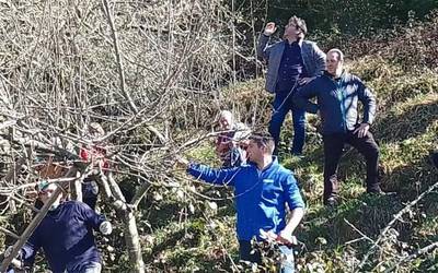 Sagarrondoei buruzko formazioarekin hasi dira Leitzan