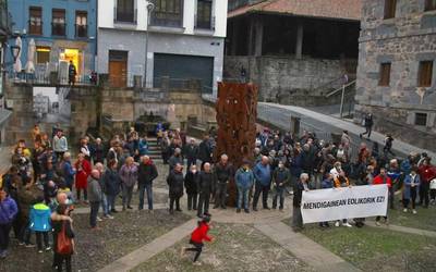 Zentral eolikoa mendigainean ipintzearen kontrako protesta