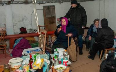 Ukrainarrak egoera berrira egokitzen laguntzen