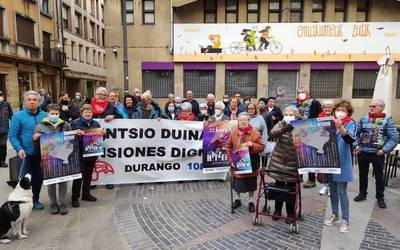 Durangoko pentsiodunen mugimenduak bat egin du Korrikagaz eta lekukoa eramango dute kilometro batean