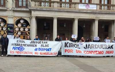 Kirol jardueretako langileak mobilizatzera itzuli dira, negoziazioen "blokeoaren" aurrean