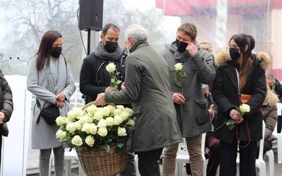 Jose Maria Piris omendu dute, pakete bonba bat zartatuta hil zenetik 42 urtera