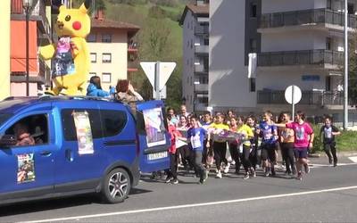 Eguraldiagatik atzeratutako Korrika Txikiak egin dituzte