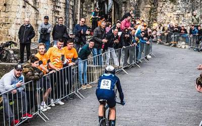 Roglic Itzuliko lider dela pasako da gaur Sakanatik