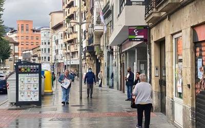 Maskarak derrigorra izateari utziko dio leku zarratu gehienetan, apirilaren 20tik aurrera