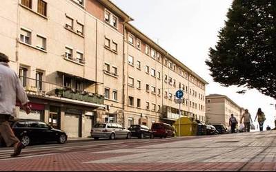 23 urteko gazte bat atxilotu dute Durangon hamalau ibilgailu kaltetzea leporatuta