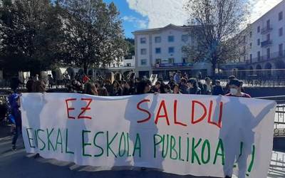 Euskal hezkuntza publikoa ez dago salgai