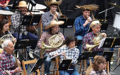 'Viva la ópera' saioa eskainiko du musika bandak domekan