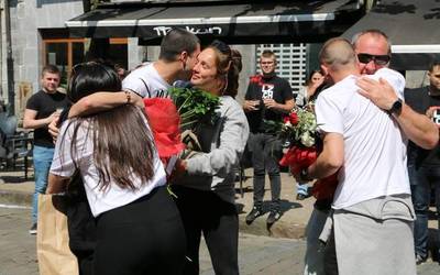 Hasi da Zuhaitz Urain 'Zizu'-ren omenezko Holz Und Blech festa