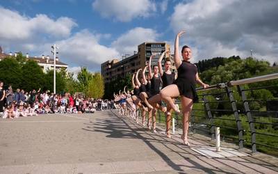 Igartzako Barandilla ballet ikuskizuna egin zuten Beasainen