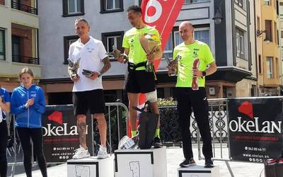 Bi oriotar, Zarauzko 4. Herri Lasterketako gizonezkoen podiumean