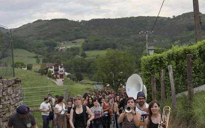 Aroztegiko lanak gelditzea lortu izana ospatu dute Lekarozen egun osoko bestarekin