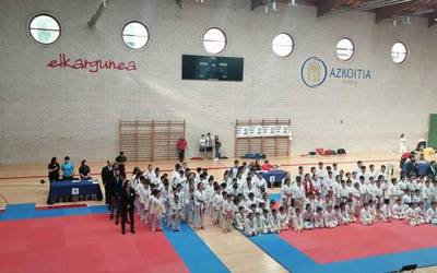 Udaberriko Karate Lehiaketa egin dute Elkargunean