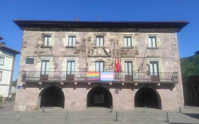 LGTBI+fobiaren kontrako Nazioarteko Eguna ospatu du Baztango Udalak
