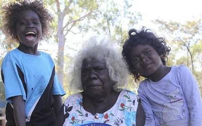 Warddeken, bertako natura eta kultura zaintzen dituzten Australiako emakume aborigenak