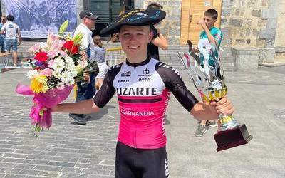 Iñaki Ordoki txirrindulari elizondoarrak junior mailako Amurrioko Sari Nagusia irabazi du