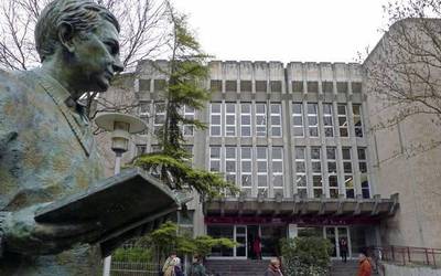 Euskara eskaintza urria Ignacio Aldekoa kultur etxean