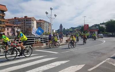 Zumaiatik pasatu da Sareren Bizikleta itzulia