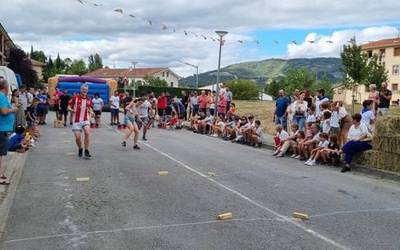 Dozenaka auzokide elkartu zituzten Terreroko Jaiek