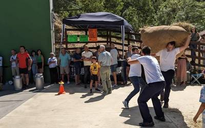 [KRONIKA] Urritzola-Galaingo erabilera anitzeko plazaren inaugurazioa